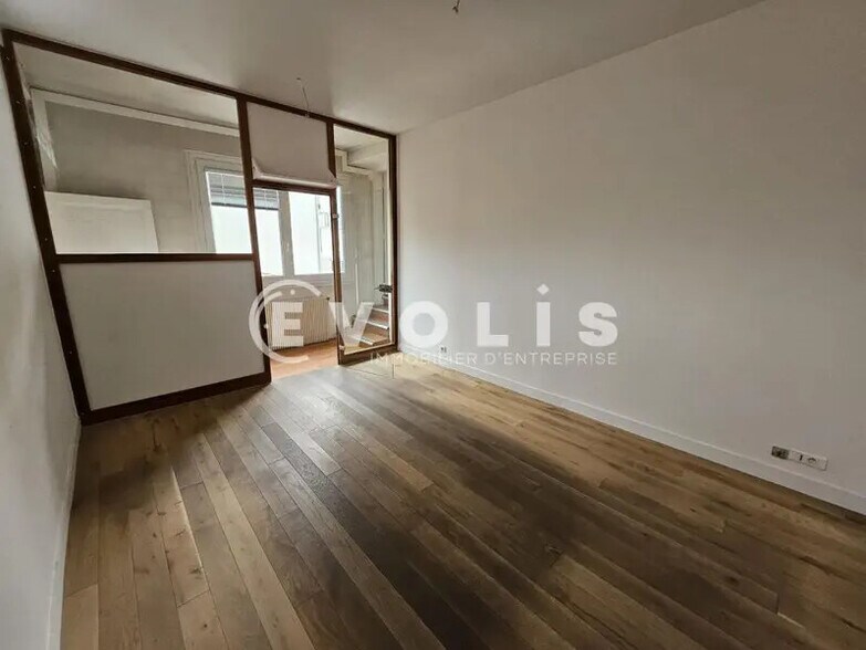 Office in Vanves to rent - Interior Photo - Image 2 of 12