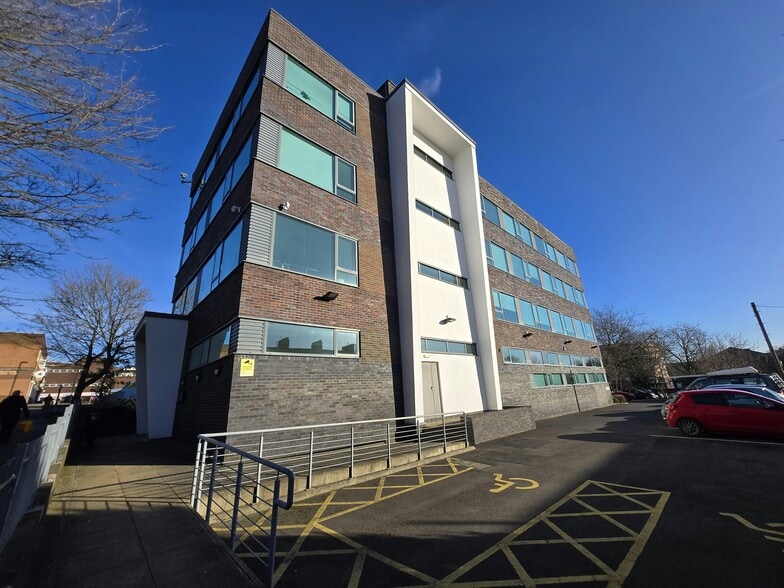 Beaumont St, Darlington to rent - Building Photo - Image 1 of 9