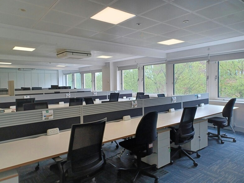 Reading Bridge, Reading to rent - Interior Photo - Image 2 of 9