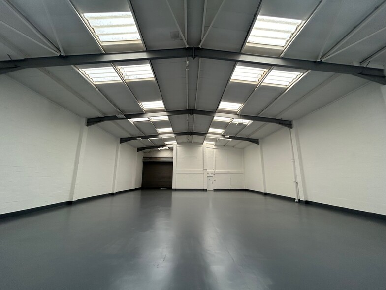 Barningham Way, London to rent - Interior Photo - Image 3 of 4