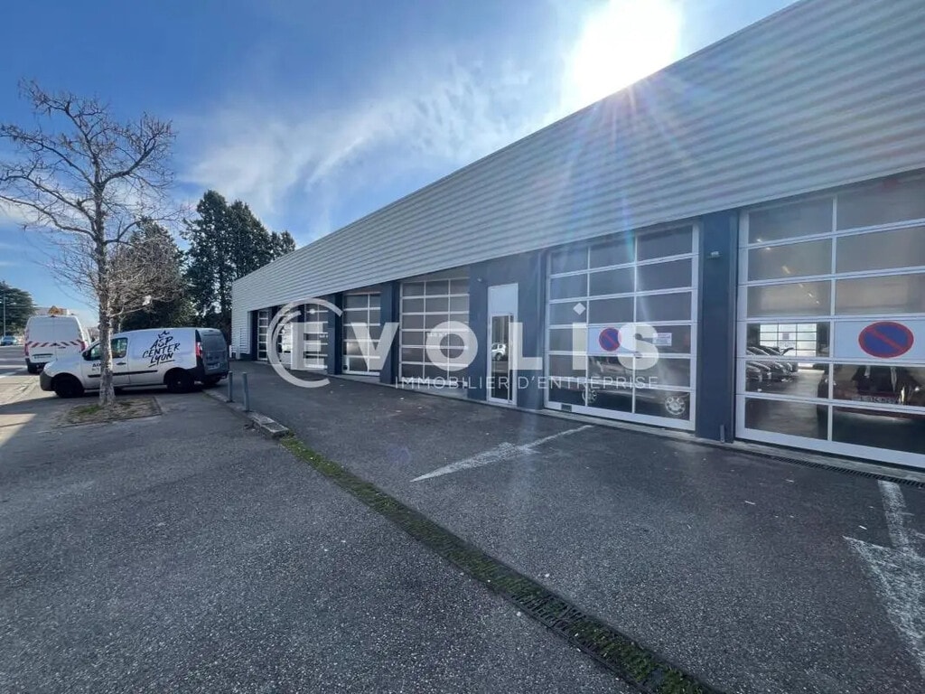 Location Local d'activités 740 m² - Photo 1