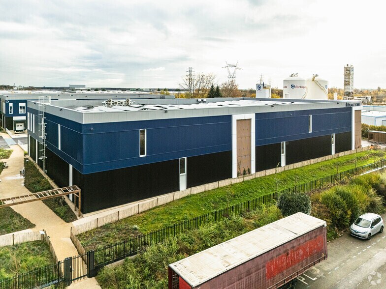 Light Industrial in Moissy-Cramayel to rent - Building Photo - Image 3 of 3