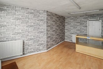 140 East St, South Molton to rent Interior Photo- Image 1 of 2