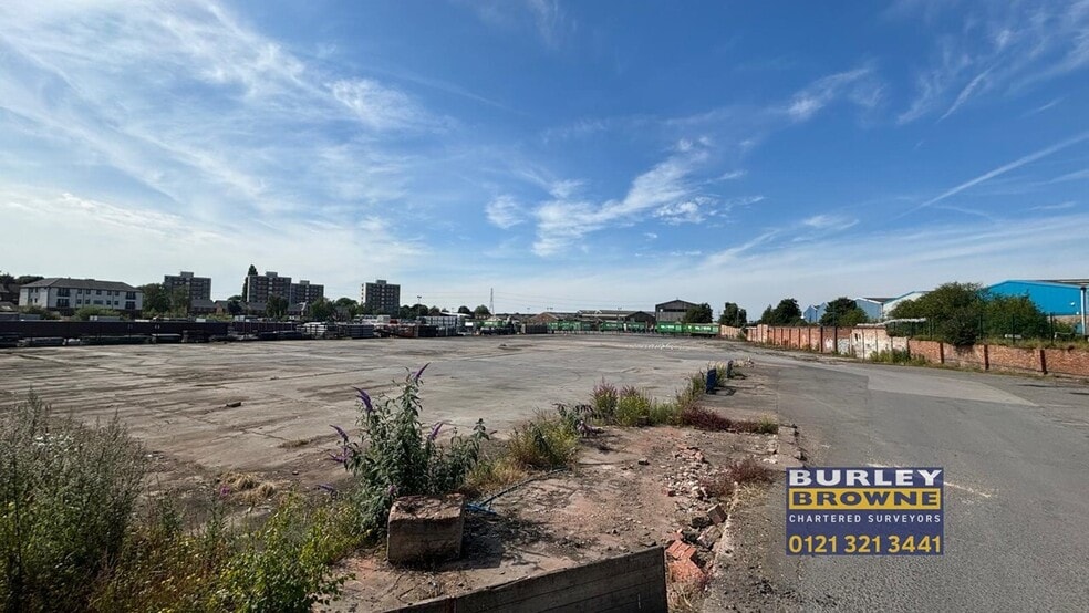 Whitehall Rd, Tipton to rent - Building Photo - Image 2 of 11