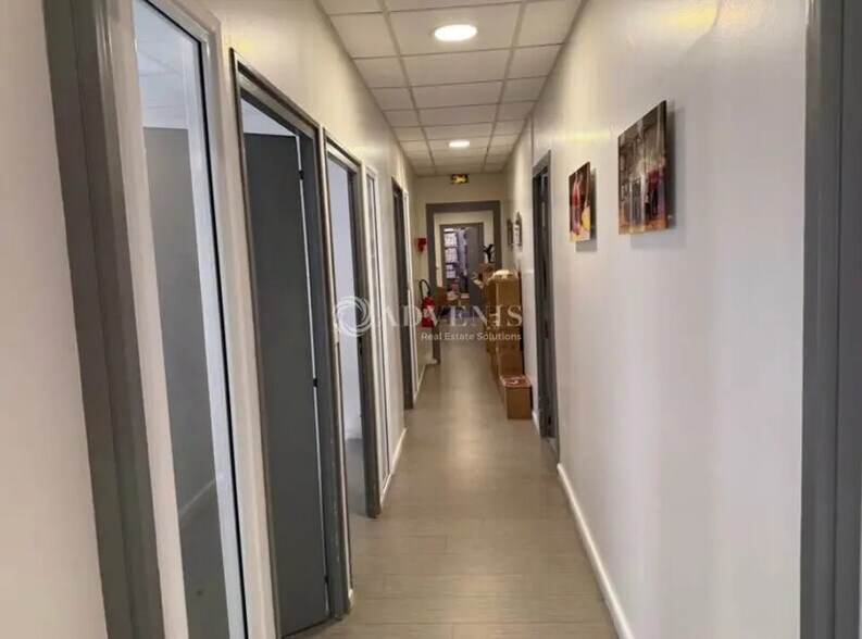 Office in Lyon to rent - Interior Photo - Image 3 of 4