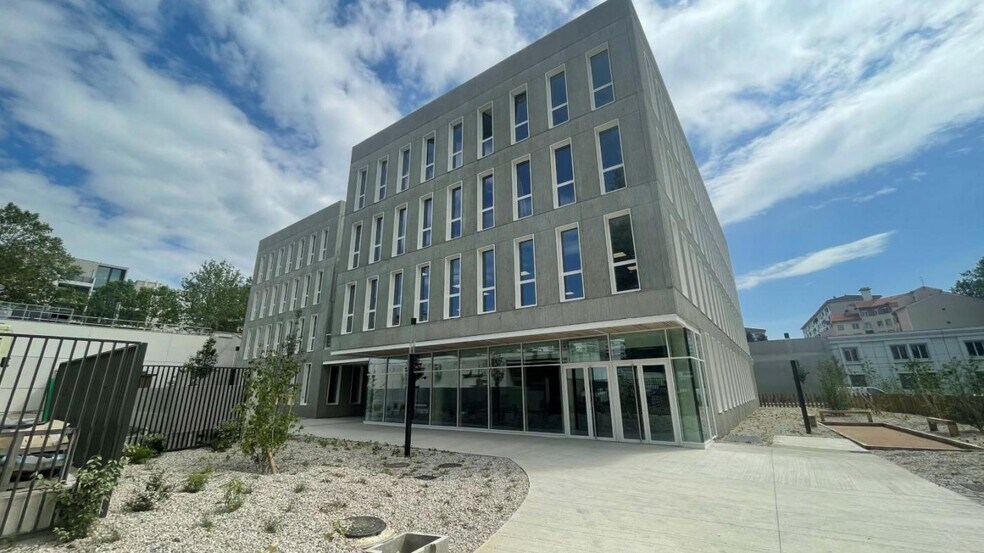 Office in Villeurbanne to rent - Building Photo - Image 2 of 11