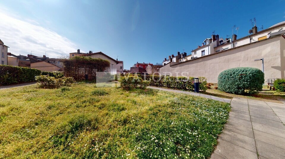 6 Place Charles Hernu, Villeurbanne to rent Building Photo- Image 1 of 2