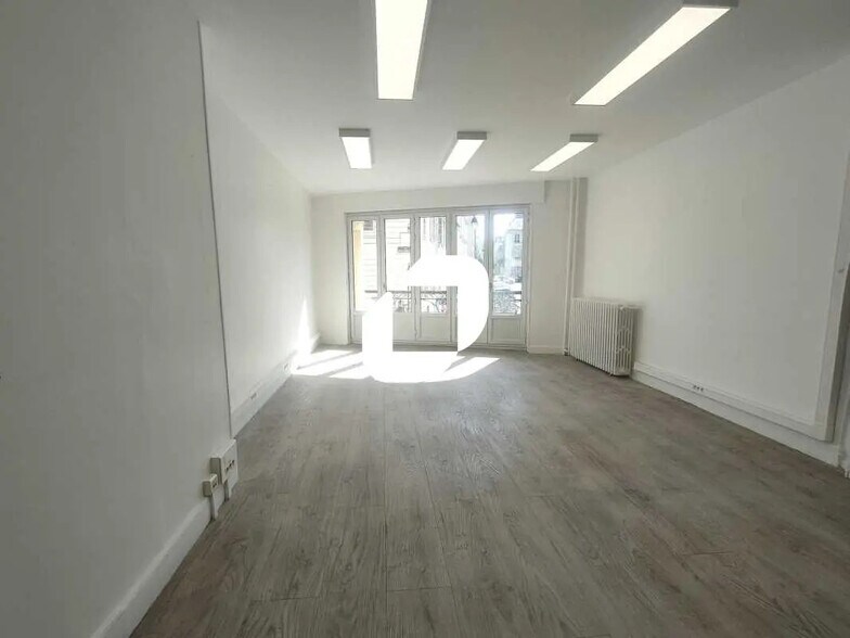 Office in Versailles to rent - Building Photo - Image 1 of 21