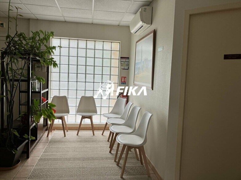 Office in Saint-Jean for sale - Building Photo - Image 2 of 9