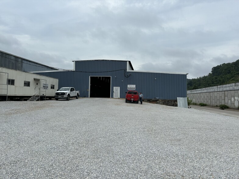 Industrial in Bellaire, OH for rent - Primary Photo - Image 1 of 7