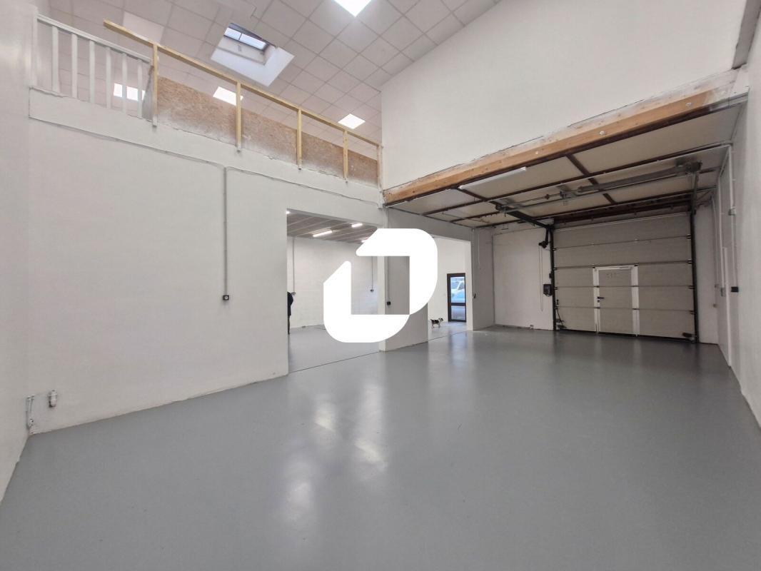 Light Industrial in Roissy En Brie to rent Interior Photo- Image 1 of 11
