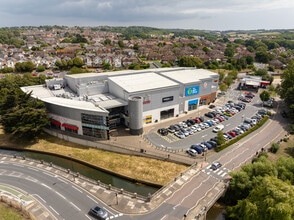 Furlongs, Newport, IOW - AERIAL map view