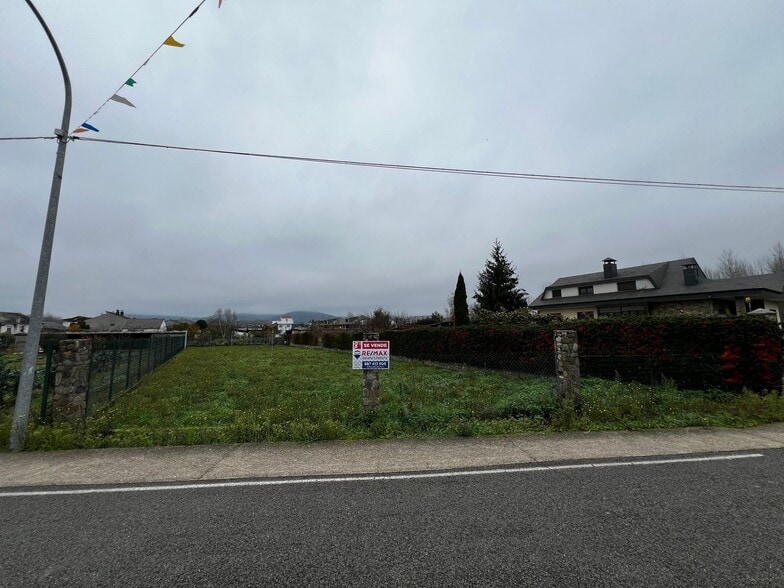 la, 7, Carracedelo, León for sale - Building Photo - Image 2 of 3