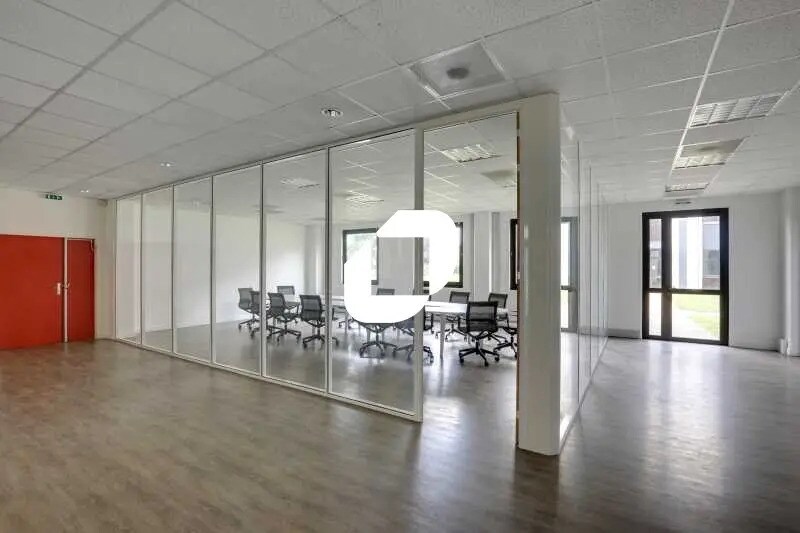 Office in Villebon-sur-Yvette to rent Interior Photo- Image 1 of 7