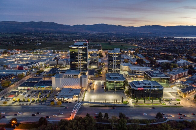 More details for 1700 Dickson Av, Kelowna, BC - Office to Rent