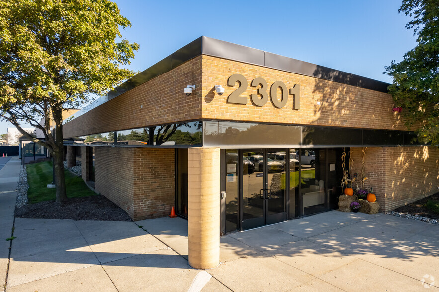 2301 Featherstone Rd, Auburn Hills, MI for sale - Primary Photo - Image 1 of 1