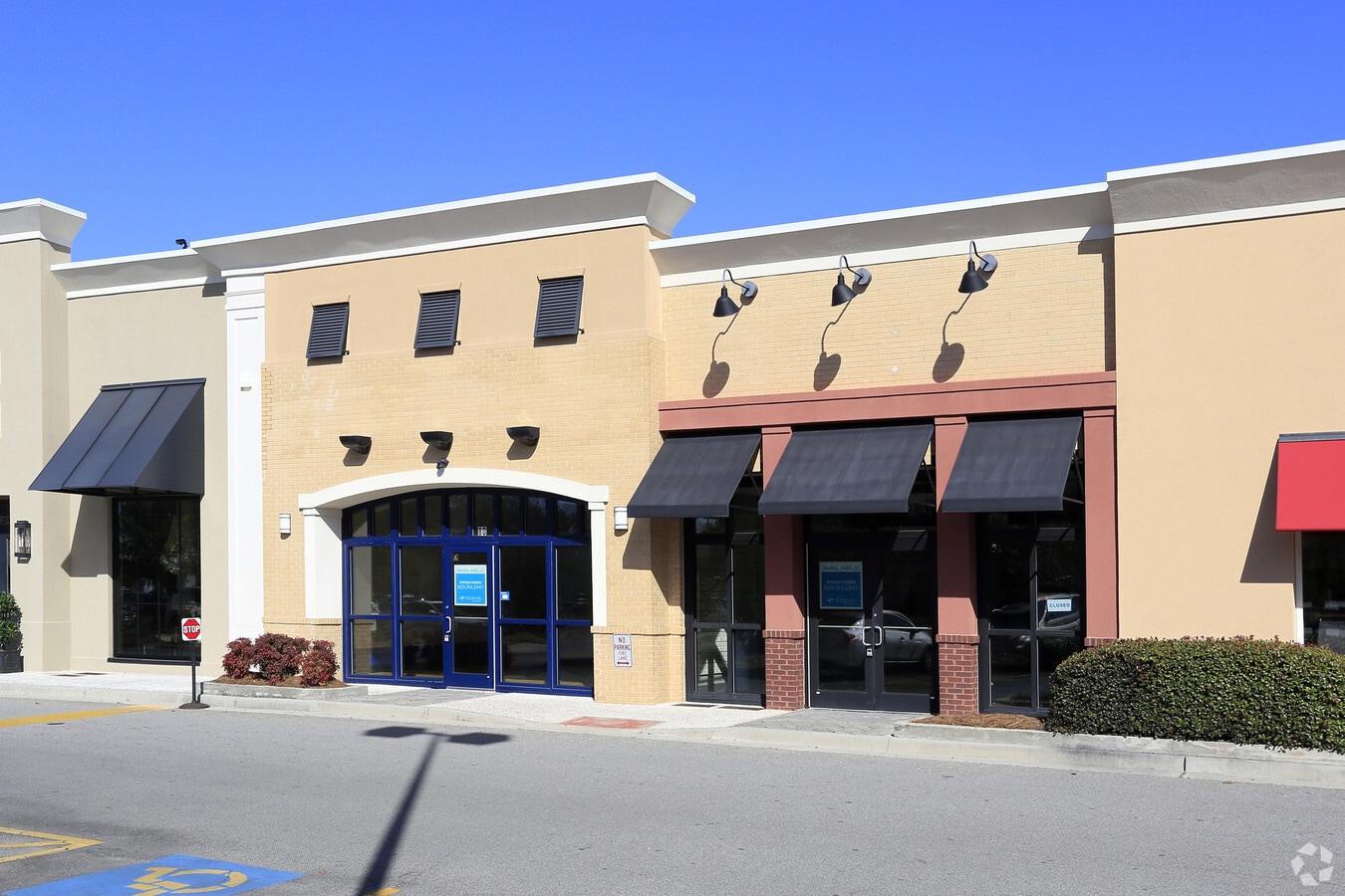 5525 Abercorn St, Savannah 31405