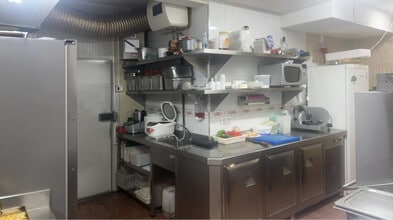 Retail in L'Hospitalet de Llobregat, Barcelona to rent Interior Photo- Image 2 of 2