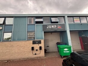 Wirral Park Rd, Glastonbury to rent Building Photo- Image 1 of 4