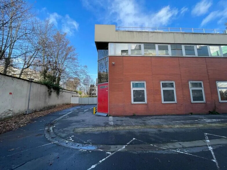 Light Industrial in Saint-Cloud to rent - Building Photo - Image 2 of 4