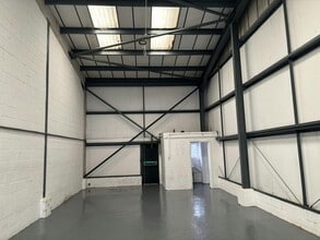 Canal Rd, Cwmbach to rent Interior Photo- Image 2 of 2