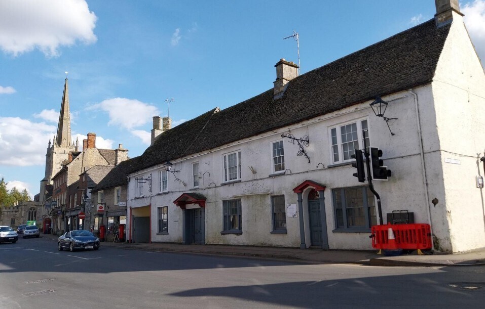 74 High St, Lechlade for sale Primary Photo- Image 1 of 1
