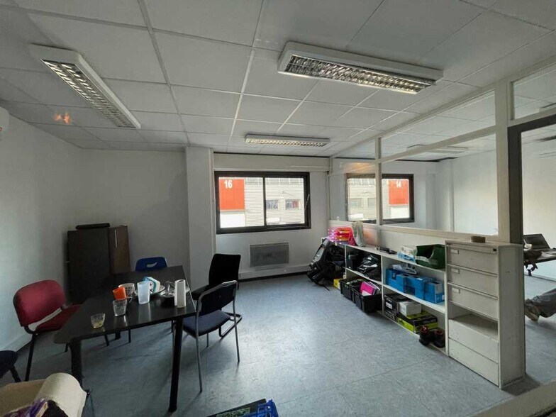 Light Industrial in Villeurbanne to rent - Interior Photo - Image 3 of 5