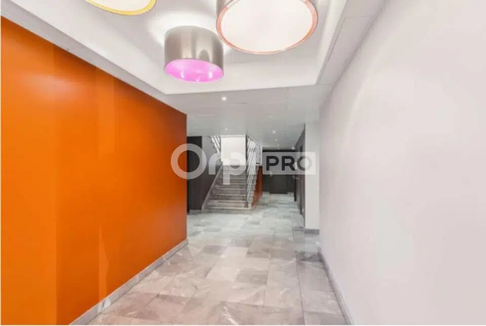 Office in Vénissieux to rent Interior Photo- Image 1 of 15