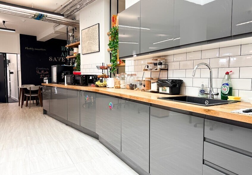 4 Tabernacle St, London to rent - Building Photo - Image 3 of 7