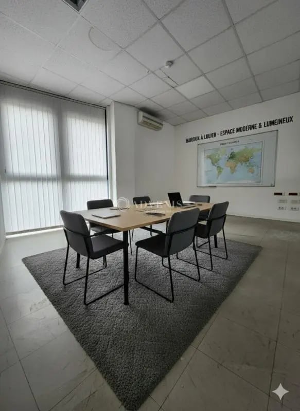 Location Entrepôt 251 m² - Photo 1