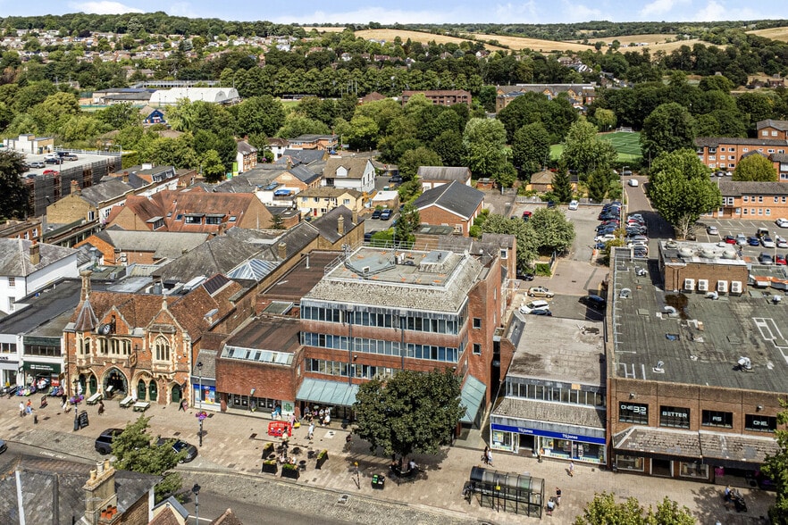 184 High St, Berkhamsted to rent - Building Photo - Image 2 of 13