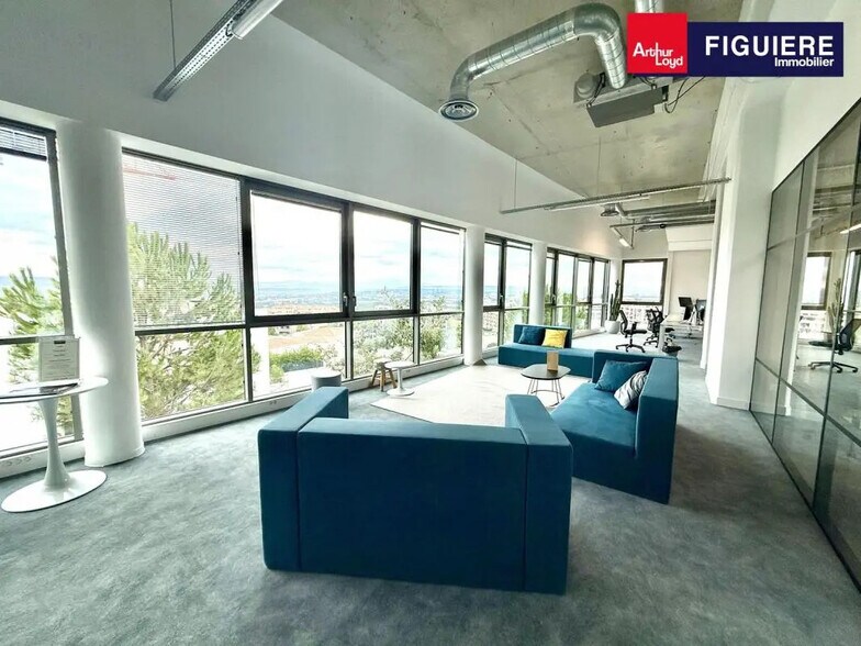 Office in Aix-en-Provence to rent - Building Photo - Image 1 of 24