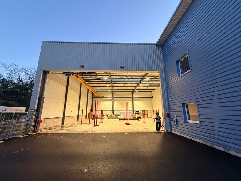 Light Industrial in Béligneux for sale - Building Photo - Image 3 of 15
