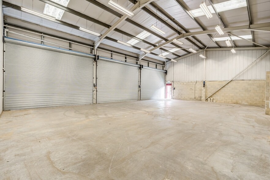 70 South Road, Hailsham, East Sussex portfolio of 4 properties for sale on LoopNet.co.uk - Interior Photo - Image 3 of 6