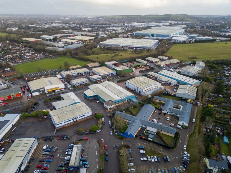 Blackburn Rd, Dunstable to rent - Aerial - Image 3 of 4