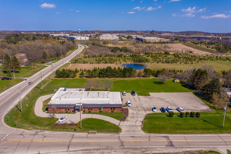 5100 S Calhoun Rd, New Berlin, WI for sale - Building Photo - Image 1 of 1