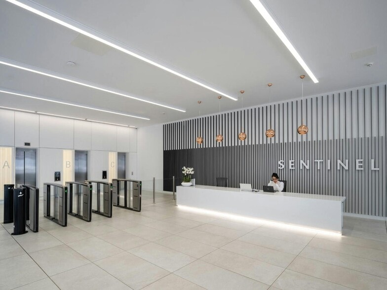 103 Waterloo St, Glasgow to rent - Building Photo - Image 2 of 9