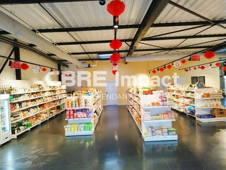 Retail in Quetigny to rent - Interior Photo - Image 1 of 5