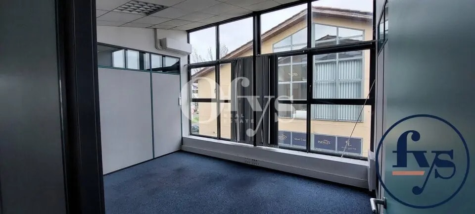 Office in Limas for sale Interior Photo- Image 1 of 11