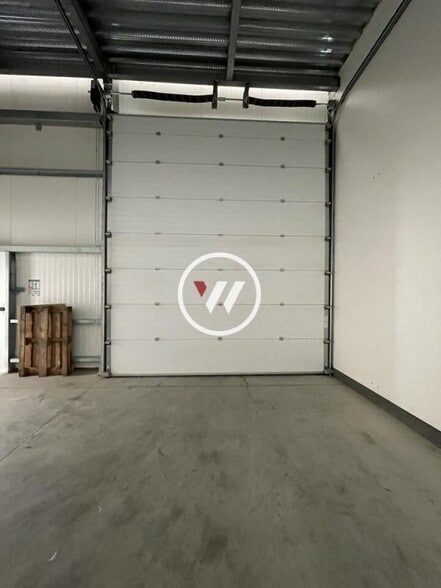 Light Industrial in Gémenos to rent - Interior Photo - Image 3 of 3