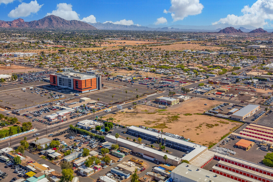 3041 E Van Buren St, Phoenix, AZ for sale - Building Photo - Image 1 of 1