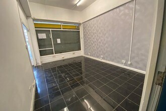 2 Pier Para, London to rent Interior Photo- Image 2 of 8