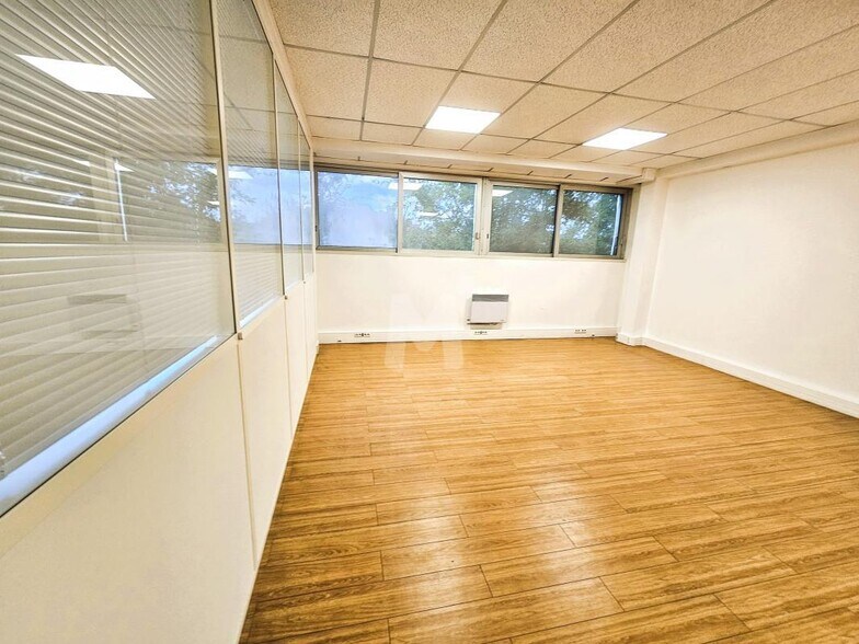 Office in Igny to rent - Interior Photo - Image 3 of 12