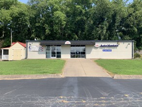 997 S Riverside Dr, Clarksville, TN for rent Building Photo- Image 2 of 8