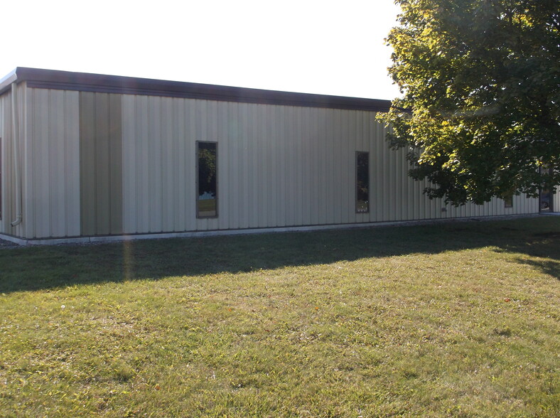 1434 Progress Ln, Omro, WI for rent - Building Photo - Image 1 of 27