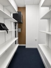 20-20B The Mall, London to rent Interior Photo- Image 2 of 4