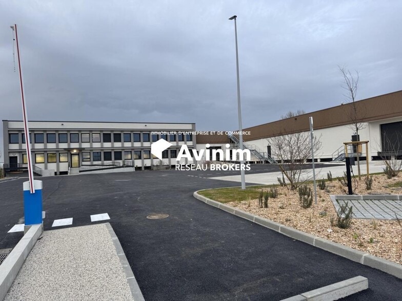 Industrial in Caluire-et-Cuire to rent - Building Photo - Image 1 of 12