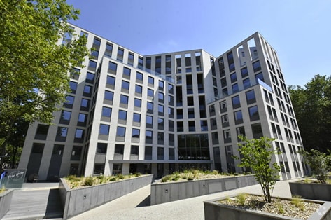 81 Boulevard De La Bataille De Stalingrad, Villeurbanne to rent - Building Photo - Image 2 of 5