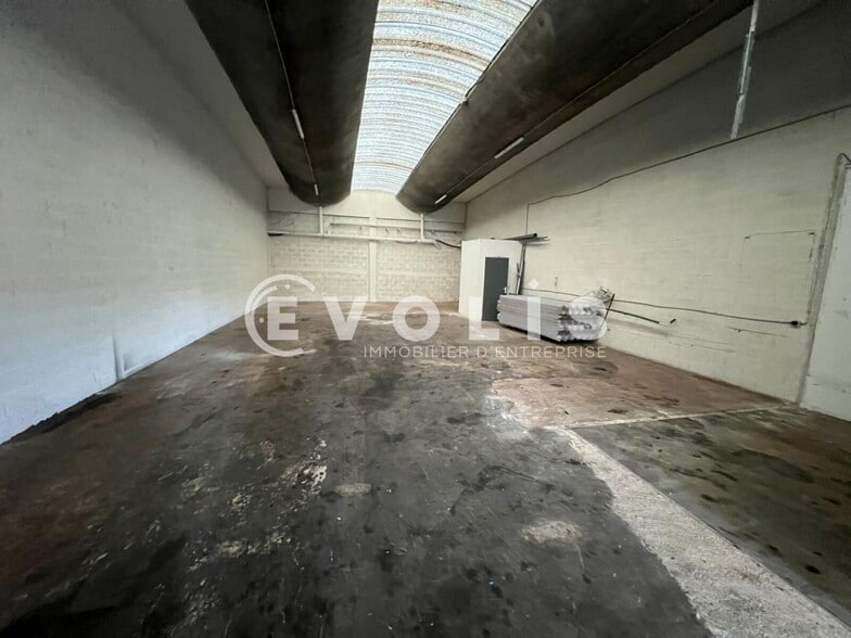 Light Industrial in Saint-Priest for sale - Interior Photo - Image 3 of 7