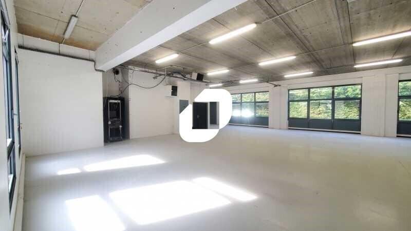Light Industrial in Roissy-en-France to rent - Building Photo - Image 3 of 24